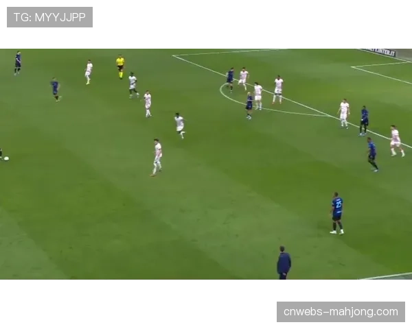 米兰前锋全场仅4次禁区内触球，中场跑动不足引战术质疑